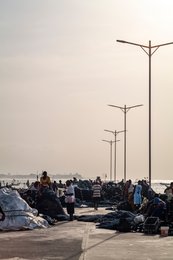Accra;-Ghana;-Jamestown;-fishing-harbour;-pier;-lamp-posts;-port-infrastructure;-concrete;-perspective;-haze;-modernisation;-Sino-Ghanaian-cooperation;-nets;-fishermen;-artisanal-fishing;-Gulf-of-Guinea;-West-Africa;-historic-district;-documentary-photography;-Kaleidos;-Kaleidos-images;-La-parole-à-limage;-Stories-Pictures;-Tarek-Charara